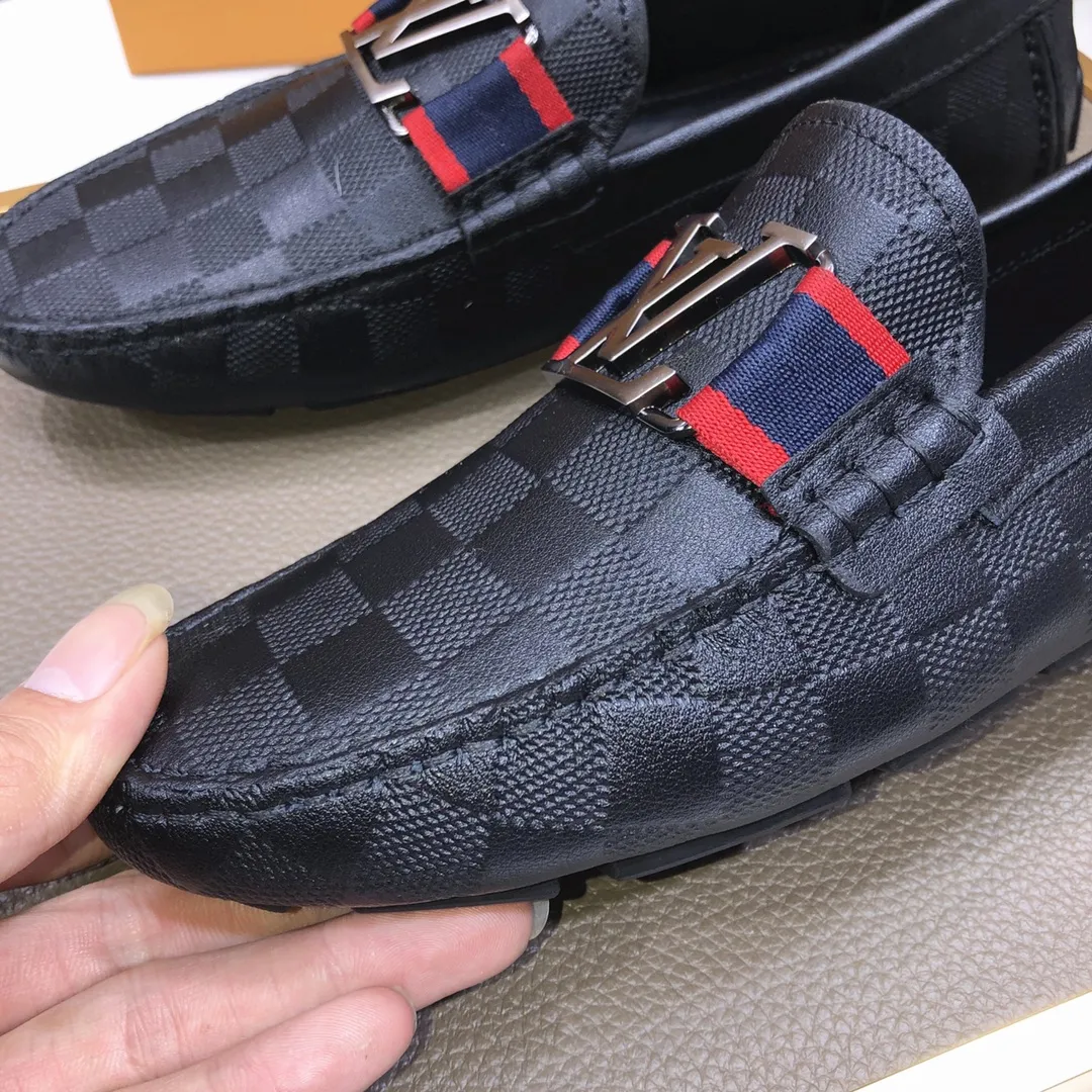 Men's men's shoes 💰420💰 [LV Doudou shoes] (water-dyed cowhide lining) new model is on the market, available on the official website. The new Doudou shoes are processed into single-color materials, and the uppers are made of imported cowhide material. The body of the shoe is fully hemmed with mark thread, and is lined with imported original cowhide leather. The elegant shoe shape is super suitable for all-matching, and the size is 38-44.